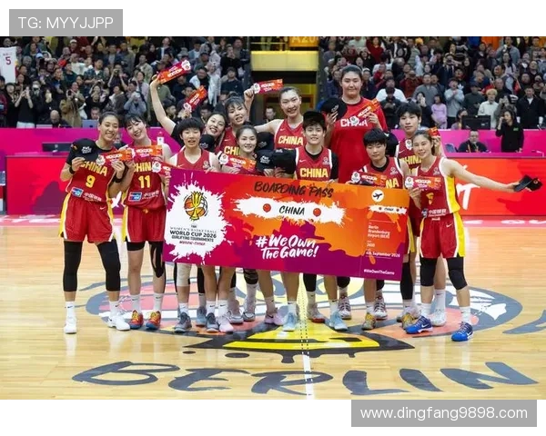 中国女篮喜获世界杯门票 全员合照庆祝 中国女篮喜获世界杯门票 全员合照庆祝